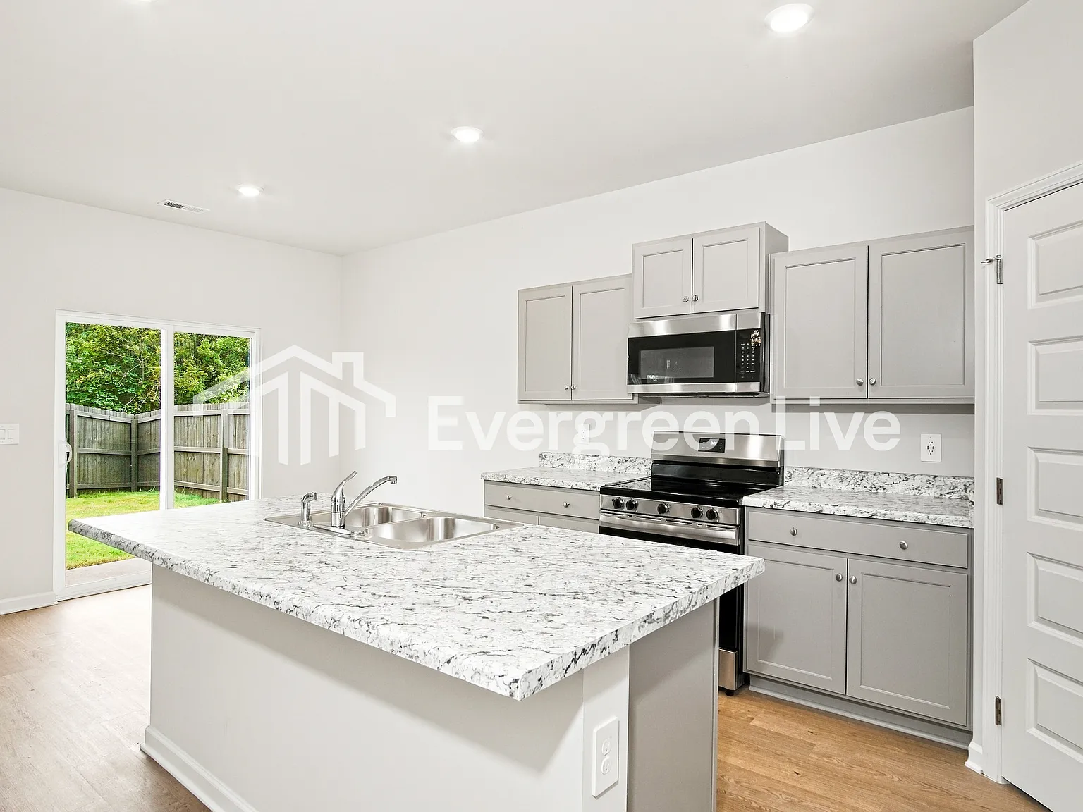 3 bed, 2.5 bath, 1689 sqft, $1,505 — Photo 4