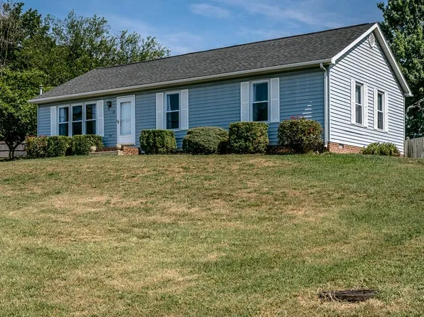 70 Wayside Dr, Weyers Cave, VA 24486