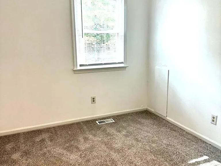 102 Chapel Hill Ln — Photo 13