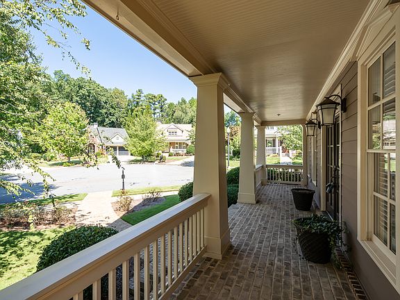 5th image of 914 Village Greene NW