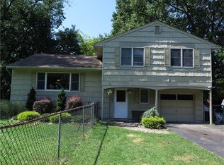 18 Monsey Heights Rd, Airmont, NY 10952