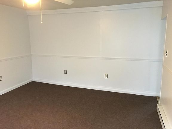 Living Room (pic 1)