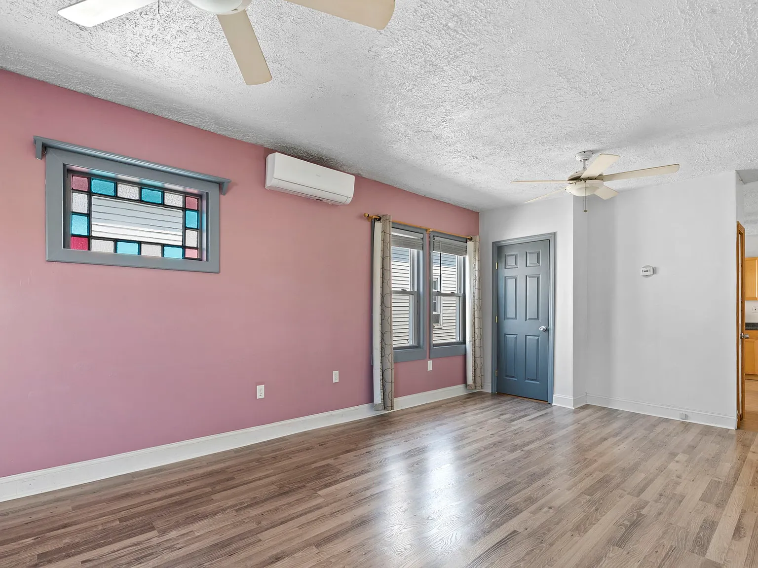 3 bed, 1400 sqft, $3,400 — Photo 2