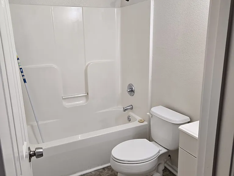 5742 Myrtle Ave — Photo 6