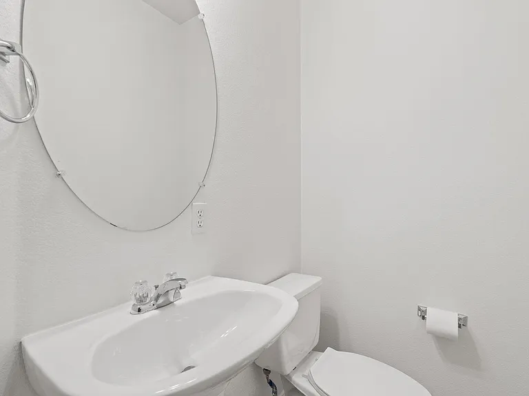 209 Canterbury Dr — Photo 29