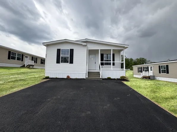 521 Barrington Rd, Macungie, PA 18062