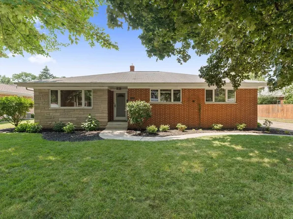 1119 Clermont Dr, South Bend, IN 46617