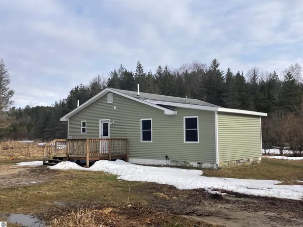 6973 Lund Rd SW, Fife Lake, MI 49633