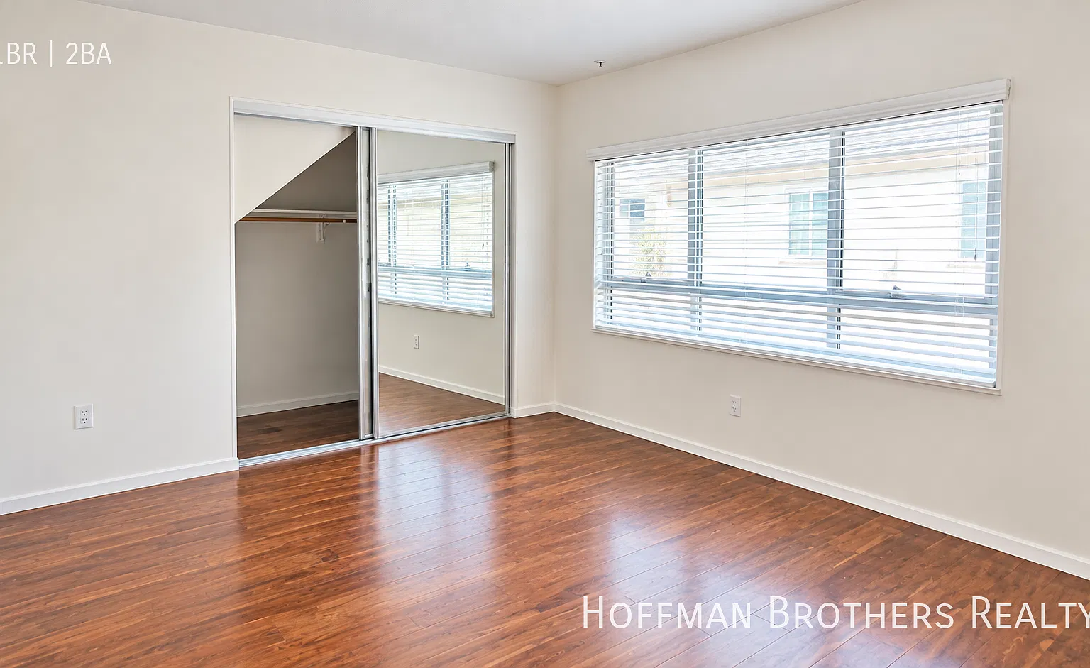 *2 Weeks Free*Westside Updated 1 Bedroom Townhouse with Equipped Modern Kitchen, Washer/Dryer & W... — Photo 3