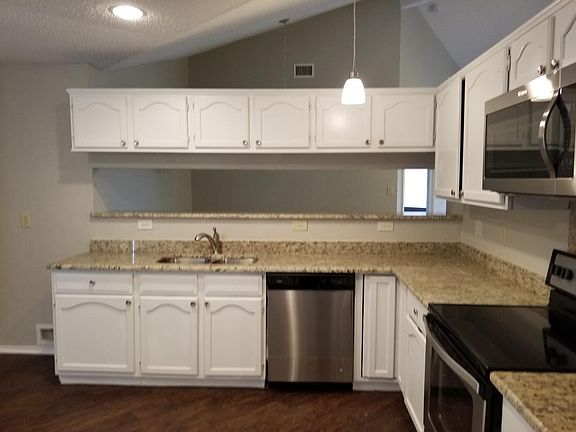3rd image of 901 Worthington Dr