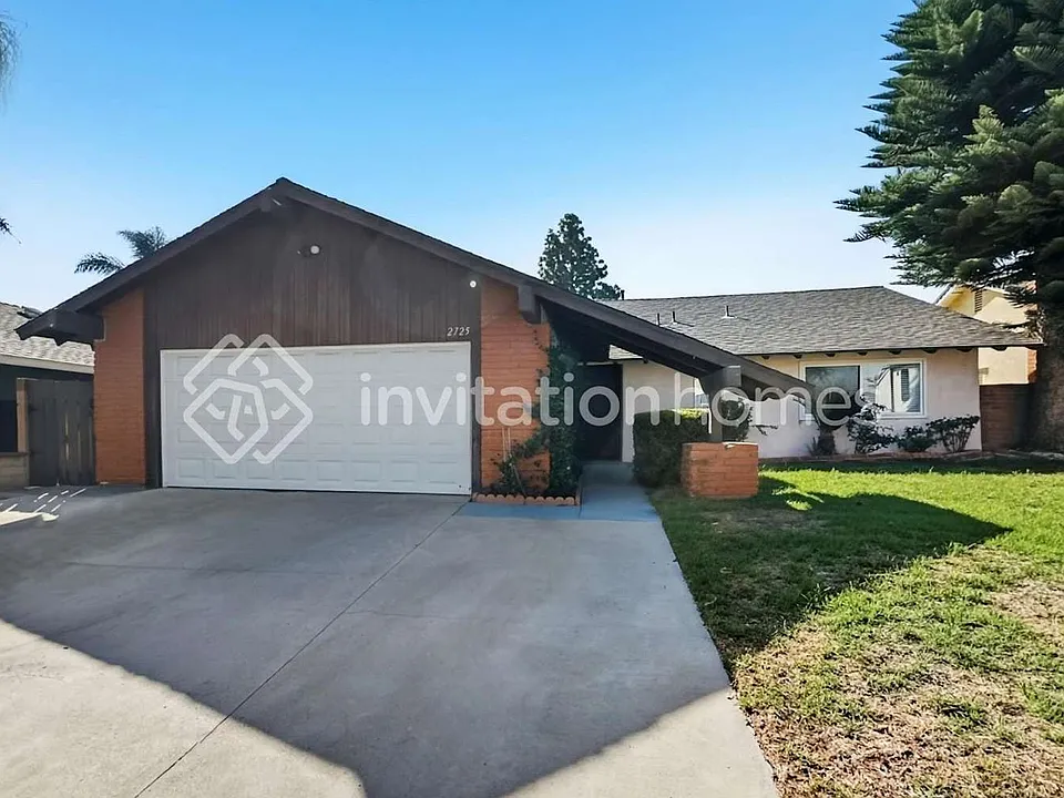 2725 Greenleaf Ave