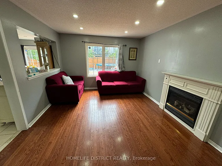 1100 Ashgrove Cres — Photo 22