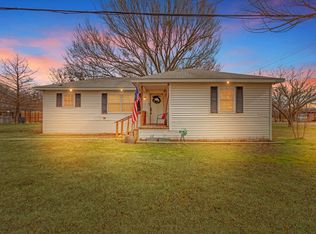 309 S Water St, Savoy, TX 75479