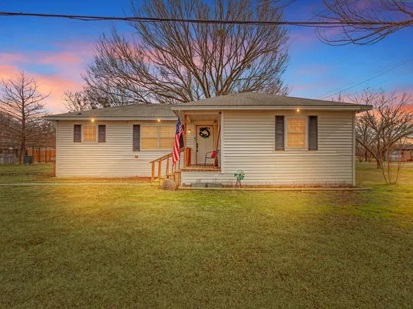 309 S Water St, Savoy, TX 75479