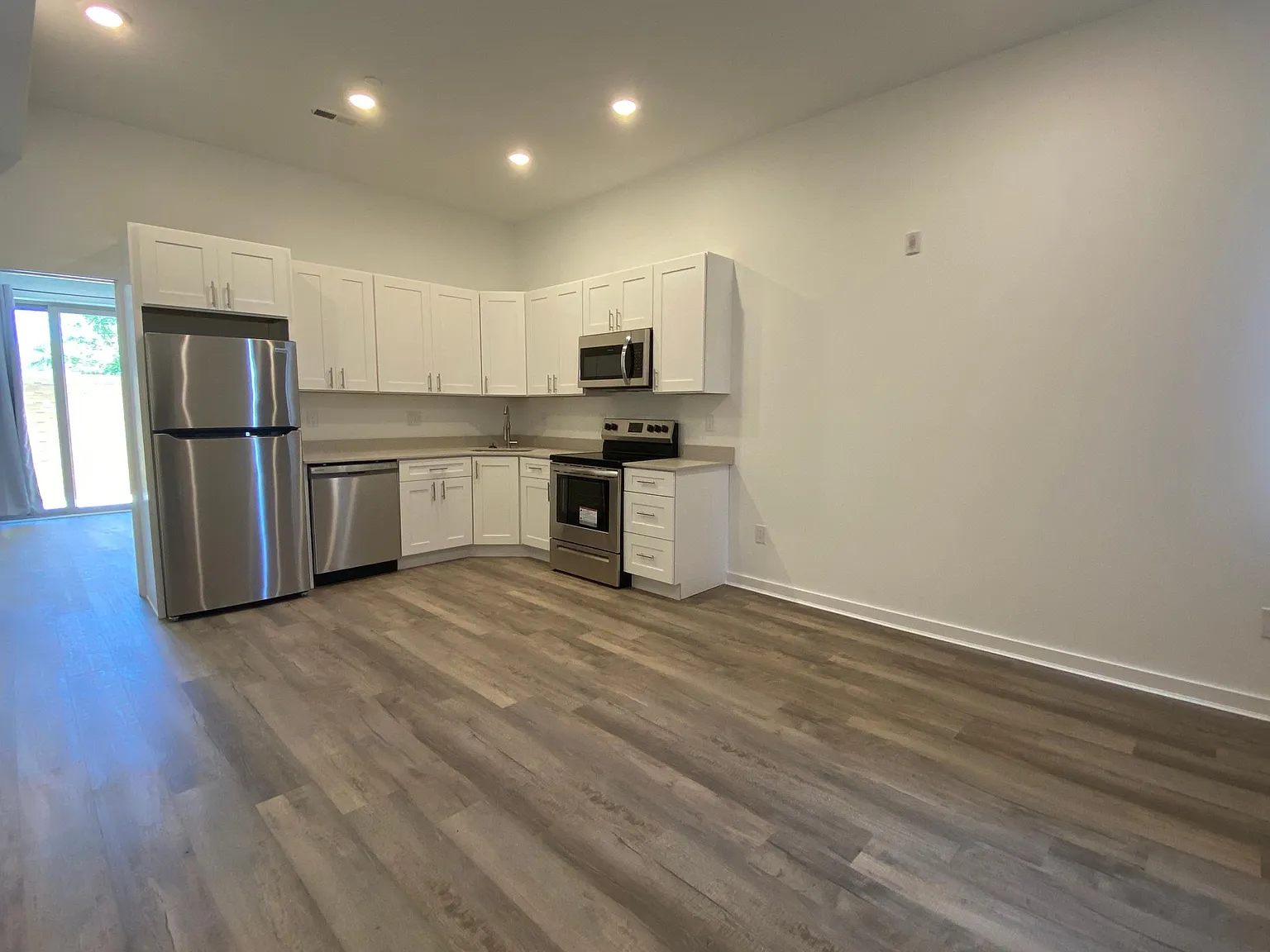 1 bed, 586 sqft, $1,200 — Photo 1