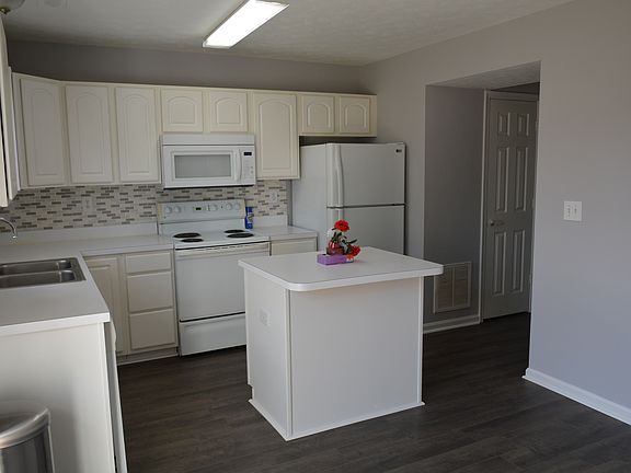 3rd image of 9807 W Midland Way