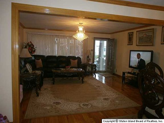 5th image of 192 Hunter Ave