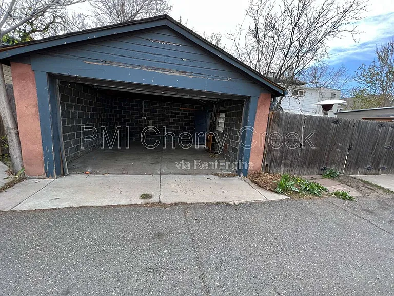 2545 Stout St — Photo 24
