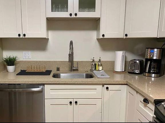 4th image of 851 41st Ave APT C