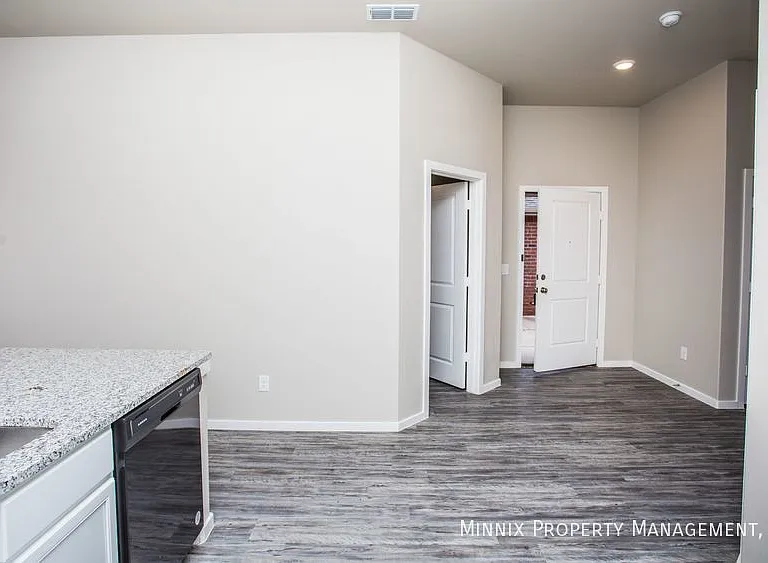 2102 N Avenue L #A — Photo 3