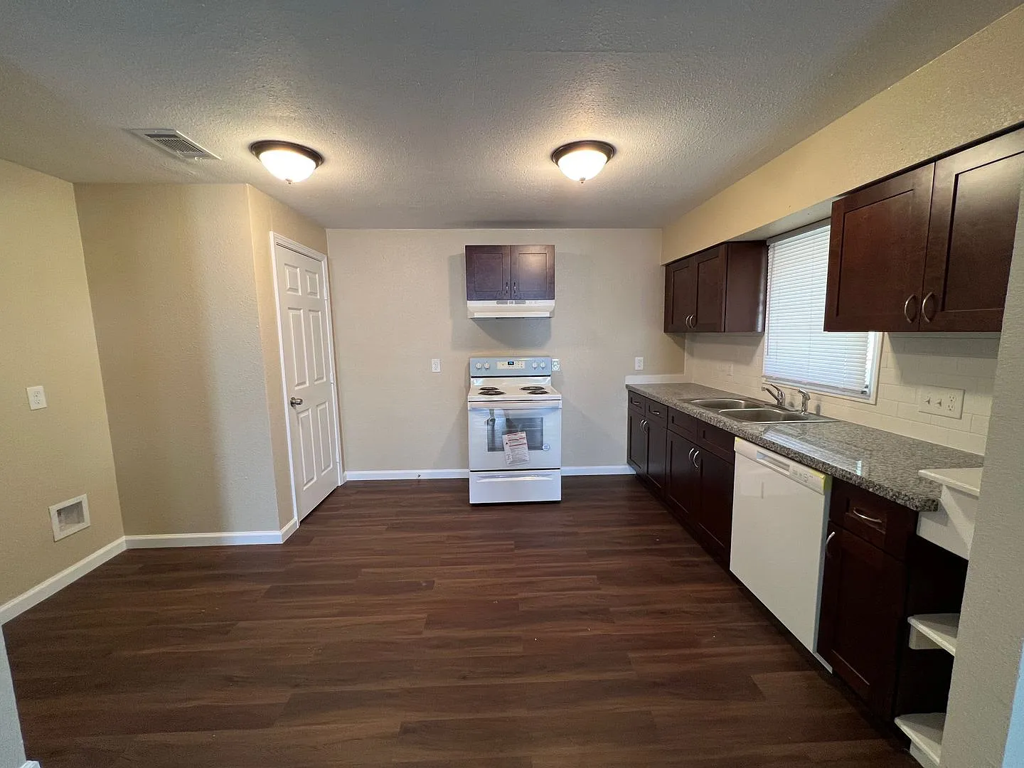 Newly remodeled 3bed/2bath in Eagle Lake, TX — Photo 4