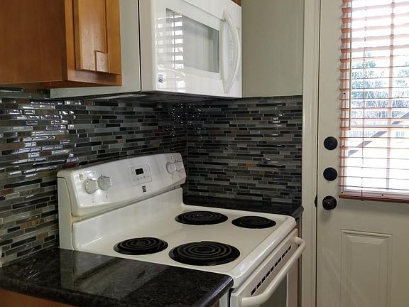 2nd image of 2119 Pearl St APT 9E