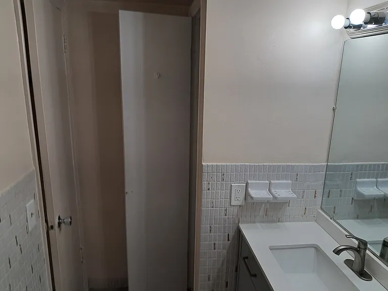 1915 Rodman St #1 — Photo 3