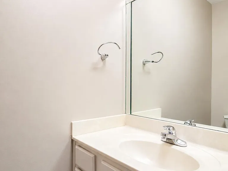 565 Wellington Gardens Dr — Photo 13