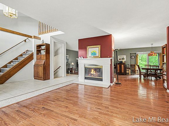 2nd image of 5537 Bentbrook St SE