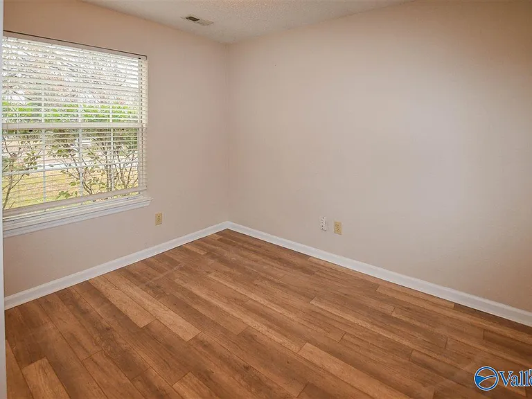 106 Vistawood Ct — Photo 16