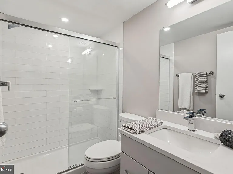 875 Sansom St #1009 — Photo 25