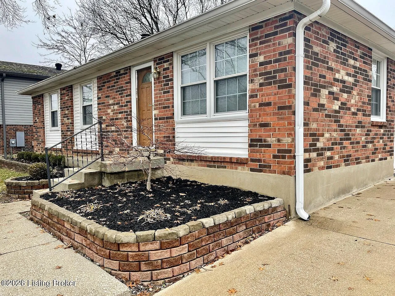 3 bed, 2.5 bath, 2214 sqft, $2,150 — Photo 2