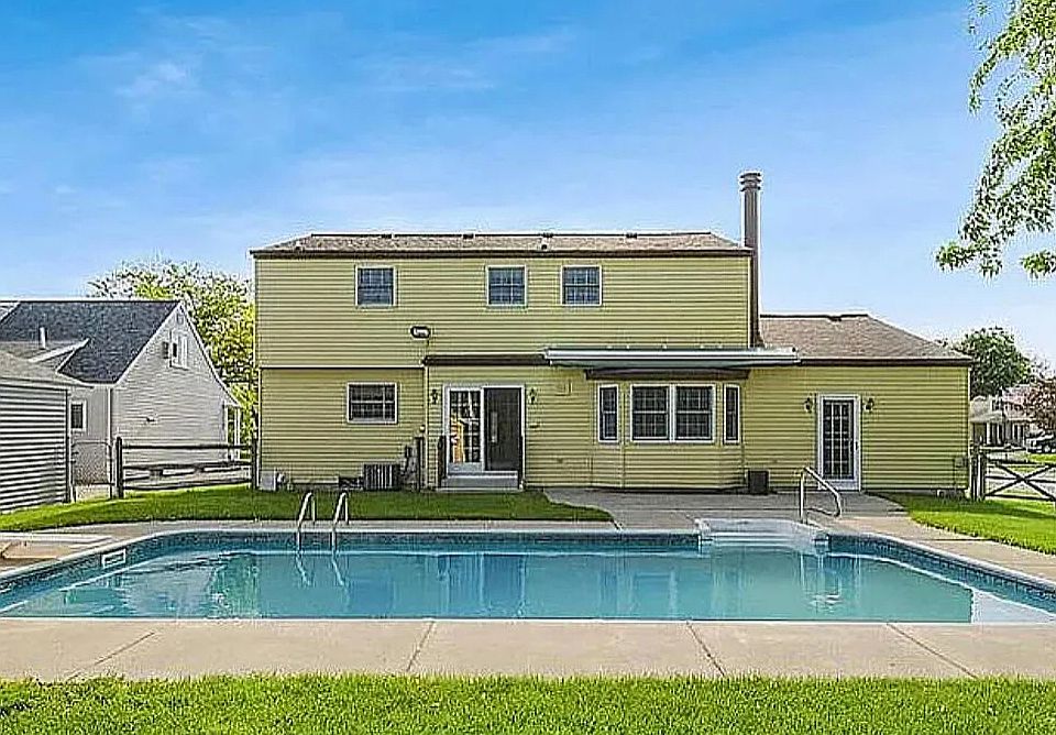 1st image of 554 Bruns Dr