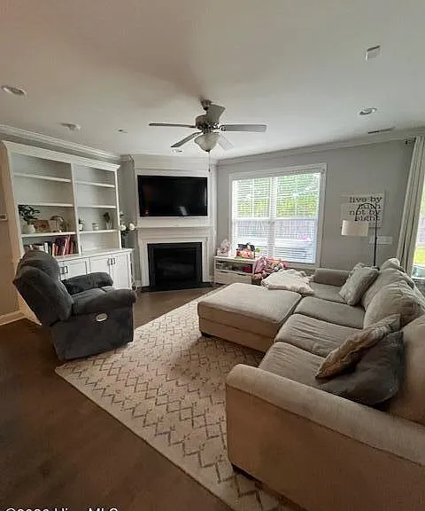 608 Coniston Dr SE — Photo 8