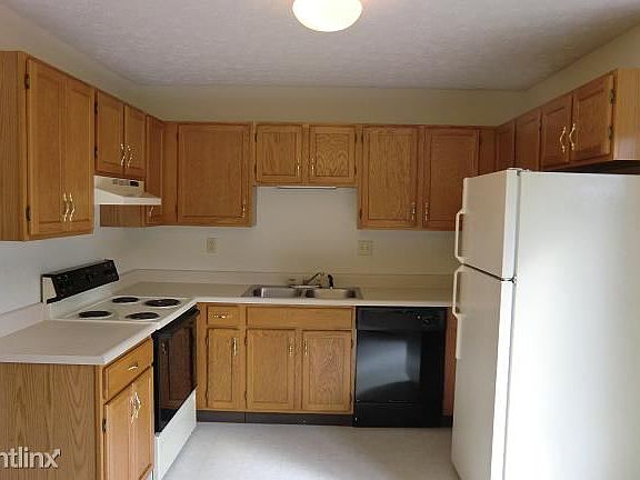 100 Kitchen (other angle) 10-14-11