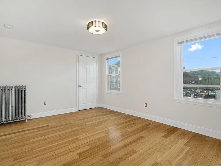 Bedroom 1 (front of house)