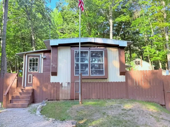 682 Pine St, Harrison, MI 48625