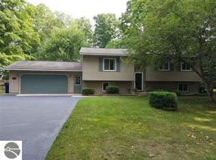 1891 Hummingbird Ln, Traverse City, MI 49696