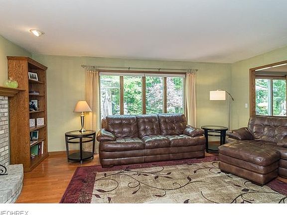 3rd image of 3220 Foxwood Dr