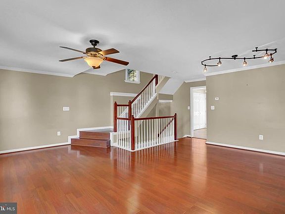4th image of 16027 Sherwin Ct