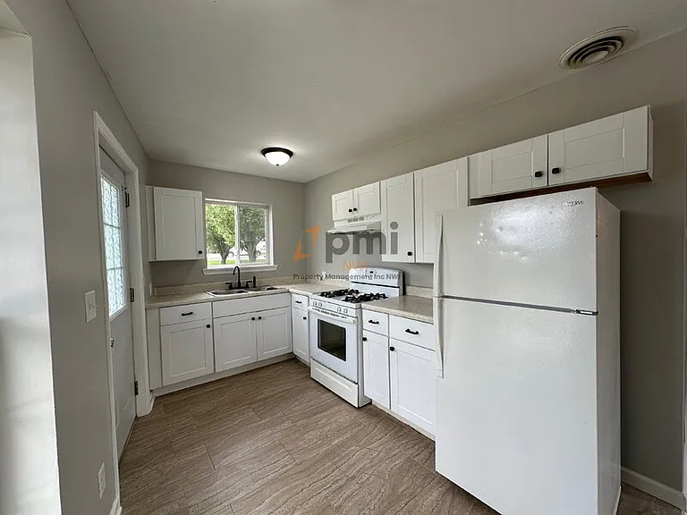 12910 Cline Ave #C — Photo 7