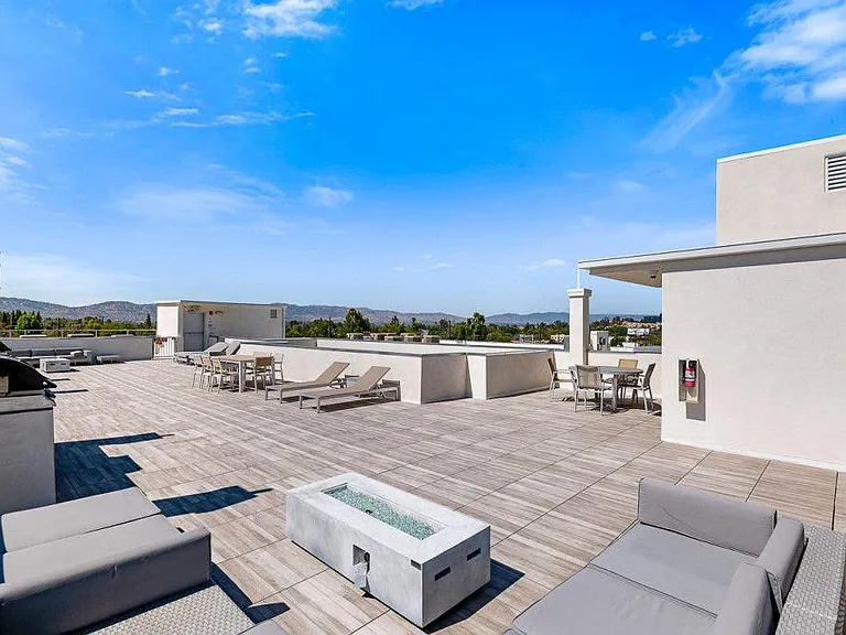22769 Del Valle St #404 — Photo 7