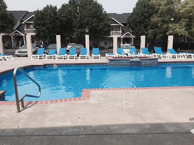 Highpointe Apartments — Photo 6
