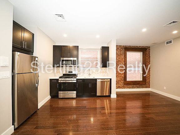 2nd image of 27-24 Hoyt Ave S #R3