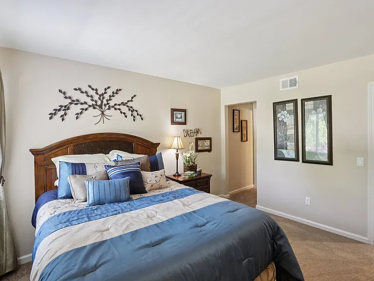 2 Bedroom 2 Bathroom Model (1,093 sqft.)

Primary Bedroom