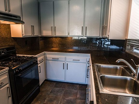 4th image of 11643 Chandler Blvd #0
