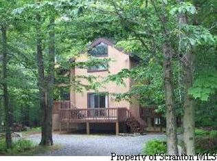 30 Leah Ln, Gouldsboro, PA 18424