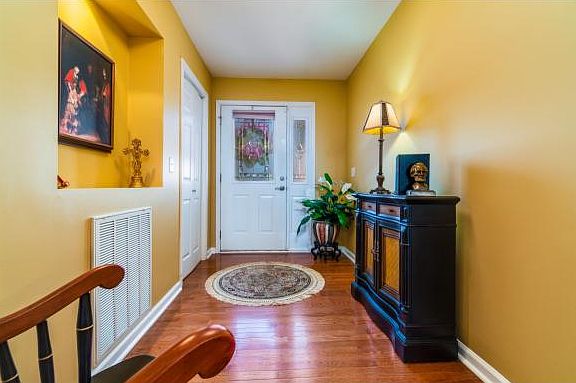 3rd image of 116 Chadwick Cir #11
