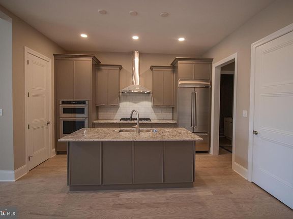 4th image of 1302 Coulee Way