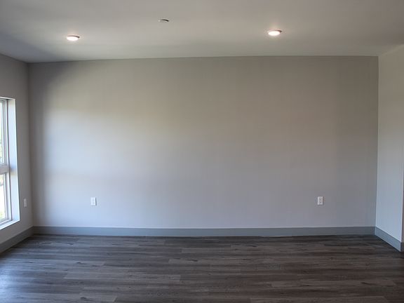 5th image of 7040 N Woodman Ave #304